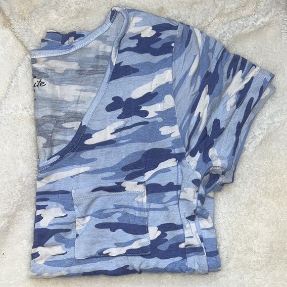 Rue21 Blue Camo V-neck Pocket T-Shirt - Picture 2 of 5